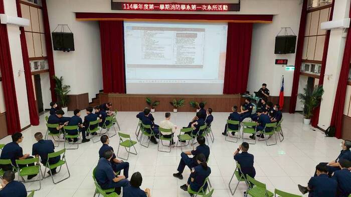 本系同學以家族分組分享實習經驗