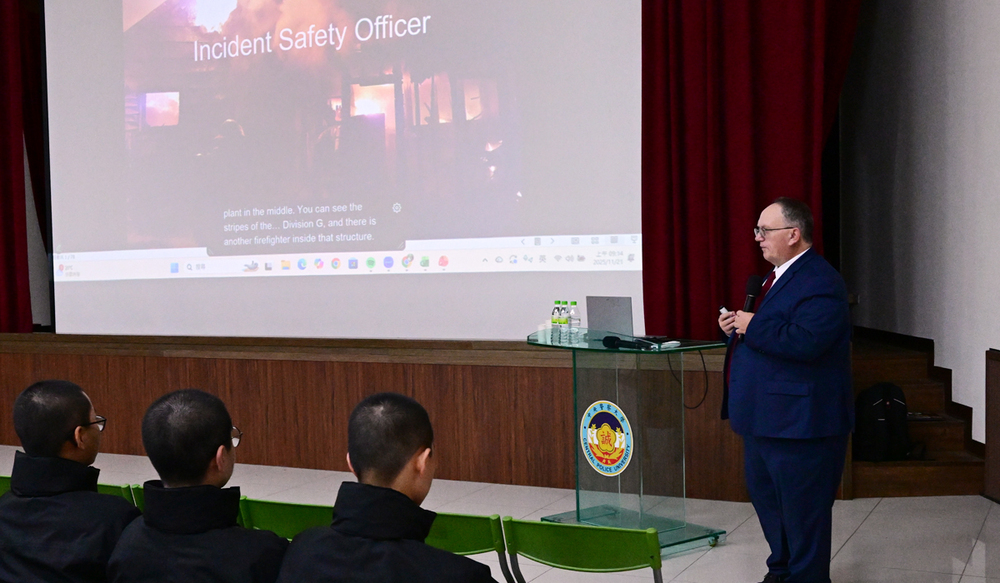 美國國家消防學院（National Fire Academy）資深教官 Stephen McLane 授課